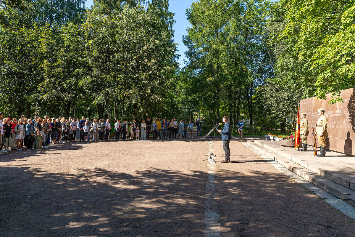 Акция «День Памяти» у Памятника погибшим политехникам